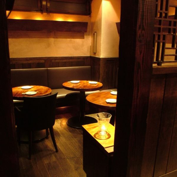 [Private room for 6 to 10 people] Enjoy delicious food and sake in a calmly lit space.The semi-private room with a round table is very popular ♪ Please enjoy the end of the day at Bar Dining MARUGO to your heart's content.Private rooms are very popular, so make a reservation early!