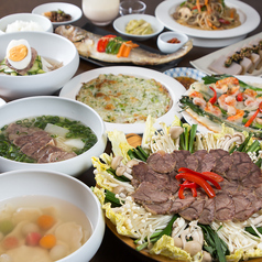 韓国から直輸入の食器と個性的な空間♪鮮やかな彩りと独自食感を追求したメニュー★