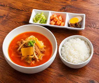 Spicy and flavorful beef and radish soup