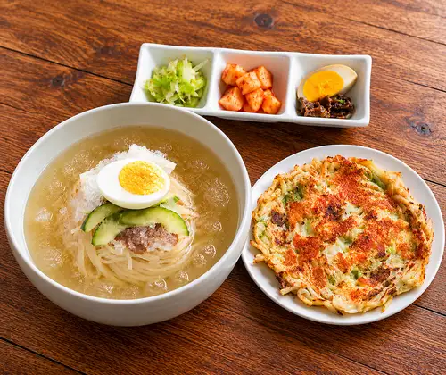 Naengmyeon (cold noodles) + Suzushirozen set meal