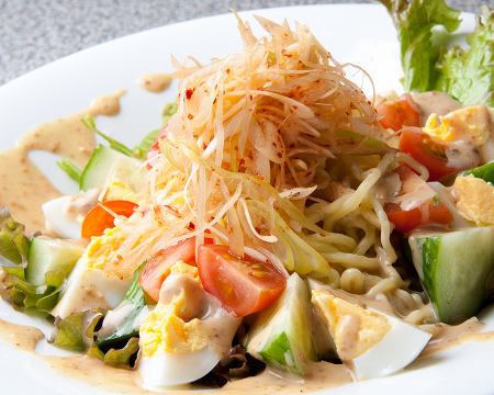 Omoni-style ramen salad