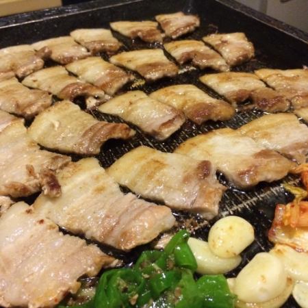 【韓國料理享受套餐】像迷你旅行！8道菜包括生啤酒和無限暢飲120分鐘5,200日元
