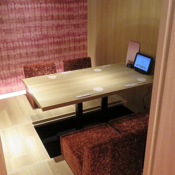 【接待や会食にも活躍】プライベート感満載の2名様用のお席。大切なビジネスシーンでのご利用はもちろん、デートにも最適です。