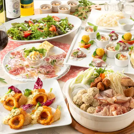 <11月24日 - 12月10日> 包廂保證：花籠火鍋套餐 - 7道菜，2小時暢飲 - ¥4400 ⇒ ¥4000（含稅）