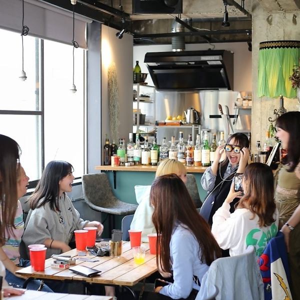 [Recommended for wedding after-parties, girls' nights out, and company parties◎] Not only are there terrace seats, but there are also indoor seats available! In winter, you can close the curtains and enjoy a glamping atmosphere♪ The stylish atmosphere will lift your spirits♪ "Hirukara Mutsuki" is on the 4th floor.Our new location is now open! Equipped with karaoke and a projector, we accept reservations for private events such as wedding after-parties, girls' nights out, company parties, and social gatherings!