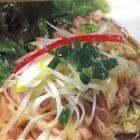 蒸し鶏のネギソースかけ