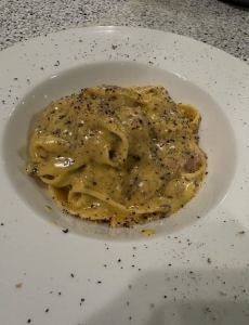 ローマ風カルボナーラ　トリュフ風味　自家製タリアテッレ