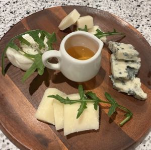 気まぐれチーズ盛り合わせ