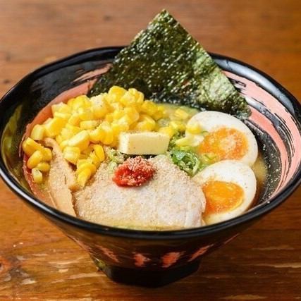 Delicious [Hakata pork bone ramen]