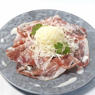 Milky Cheese and Prosciutto Salad