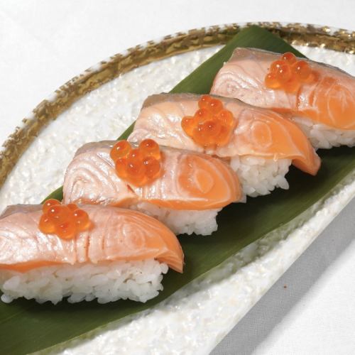Broiled salmon sushi