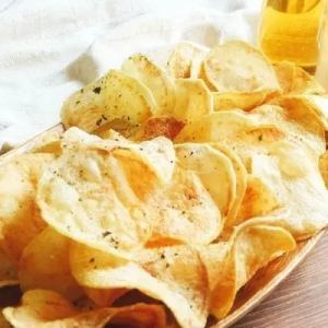 揚げたて薄切りコンソメポテトチップス