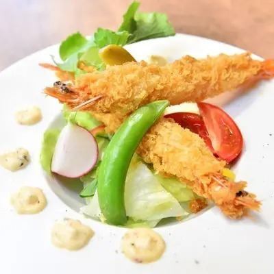 有頭エビフライサラダ仕立て