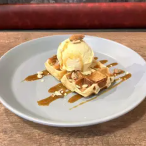 焼きたてクロッフル バニラアイス&キャラメルソース&クラッシュアーモンド