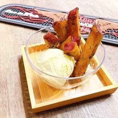 徳島県鳴門金時さつまいもスティックバニラアイス添え