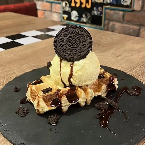 焼きたてクロッフル バニラアイス&チョコソース&オレオ