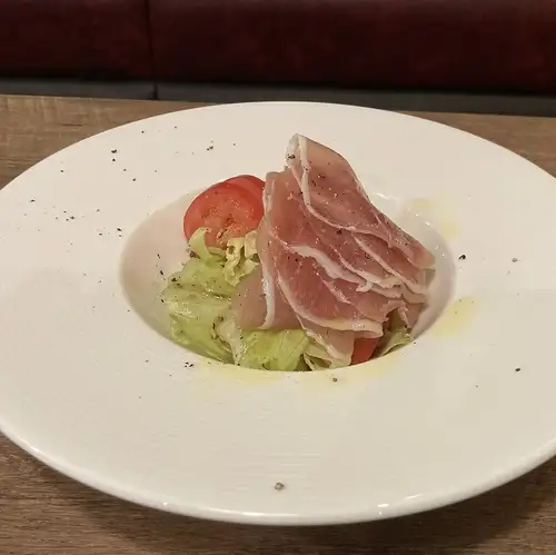 義大利燻火腿和番茄