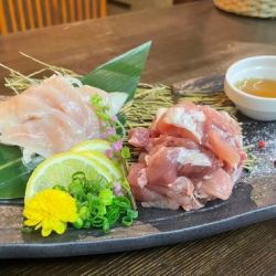 鮮度命！濃厚な旨みの黒かしわ鶏刺し　2種