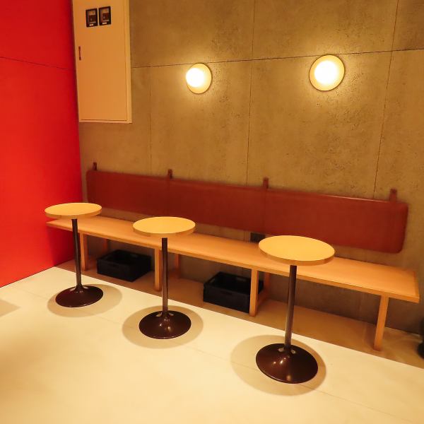 女子会やランチに最適な、おしゃれで居心地の良い空間です◎ゆったりとくつろげる明るく開放的な店内で、美味しいお料理やワインをお楽しみいただけます。大切な人と心ゆくまで語り合う贅沢な時間をお過ごしください♪