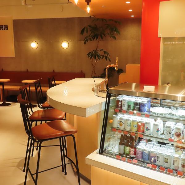 フォトジェニックな店内はSNS映えもばっちり！こだわりのハンバーガーやタコスは、思わず写真を撮りたくなるほど。明るく開放的な空間で、お友達との会話に花を咲かせたり、ゆったりと自分だけの時間を過ごしたり…様々なシーンでご利用ください◎