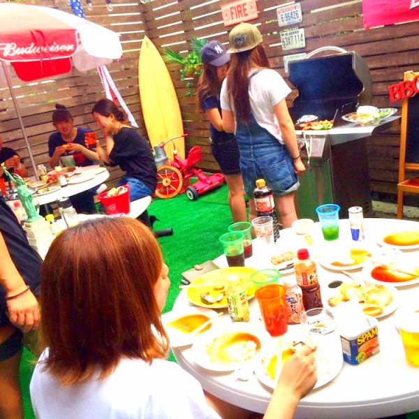 Terrace seats equipped with BBQ equipment! It can be used not only in summer but also in all seasons! Beer to drink outdoors is a bit different from usual! Let's enjoy it with everyone from students to adults regardless of generation ♪