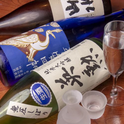店主選りすぐりの日本酒を各種取り揃えております