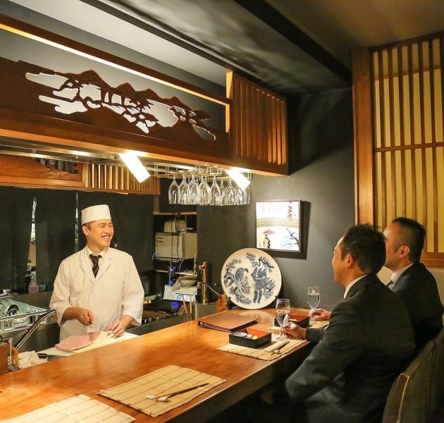 創作和食。少人数での飲み会、接待、デート、観光帰りなど様々なシーンに合わしてお使いできます。堀炬燵式のカウンター席もございますので,お一人様からでも大歓迎。祇園の路地裏、一軒家の京町家で、ゆったりとお食事はいかがですか？