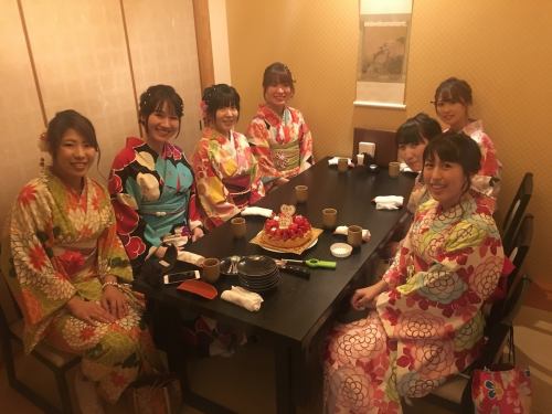 着物でのご来店、流行ってます。観光でのご来店はもちろん、誕生日やハレの日にも対応出来る雰囲気とお料理内容です。