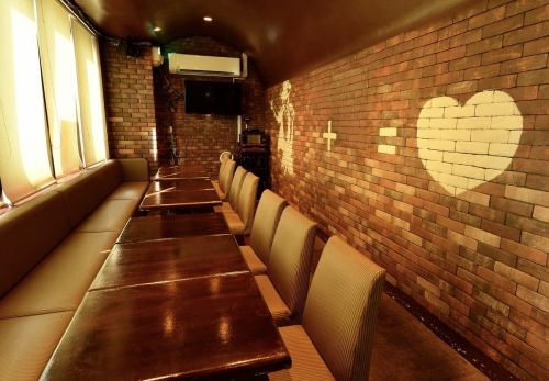 横1列で団体様でのご利用も可能です◎