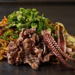 Gyunta Yakisoba（魷魚和牛筋蕎麥麵）