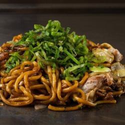 炒麵（雞肉、豬肉、魷魚、蝦子、蔬菜）