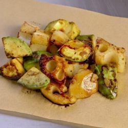 烤酪梨蓮藕配奶油醬油
