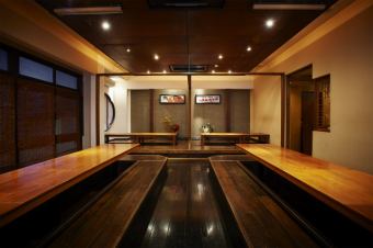 The tatami mat room, which can be used by up to 50 people at once, is a rugged rugged style.Everyone can relax.