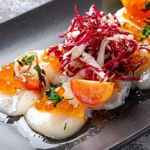 北海道常呂産ホタテのカルパッチョ いくらを添えて 