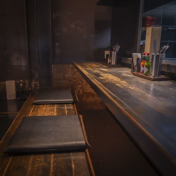 店内は黒を基調とした落ち着いた「和」の空間でリラックスしていただきながら、伝統的な「メキシカン」なドリンクと料理で心を弾ませていただけます。当店で味わえる「和」と「メキシカン」のハーモニーを楽しみながら、タコスやテキーラをお楽しみいただけます♪