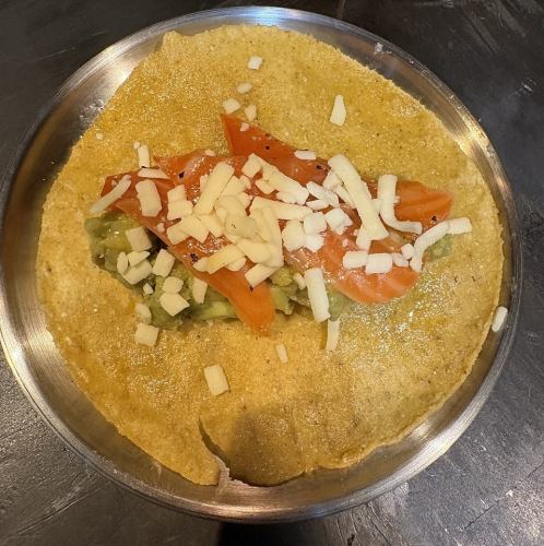 ・サーモンアボカドタコス (3枚セット)