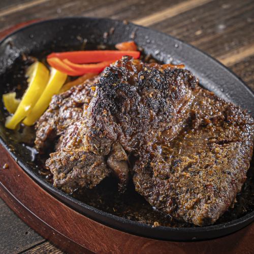 3時間かけて煮込む豚バラとスパイスの妙技