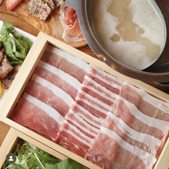 Rich in vitamins and collagen, Roppaku black and white! All-you-can-eat pork shabu-shabu course recommended☆