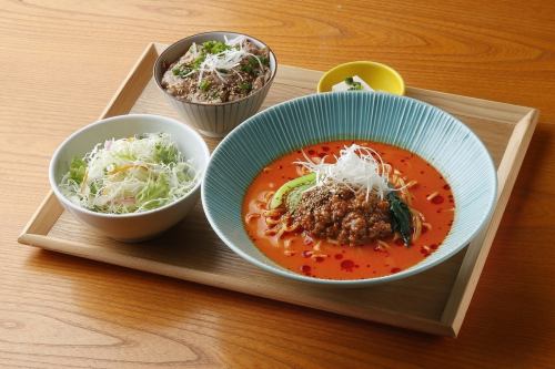 黒豚冷やし坦々麺と選べるミニ丼のセット