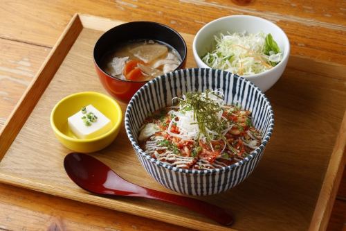 キムマヨ黒ぶた丼