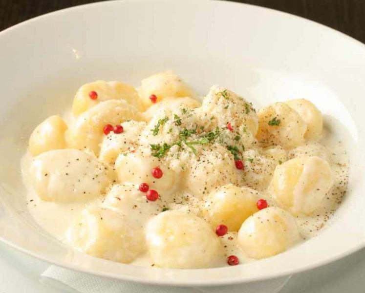 [◆Potato gnocchi with four kinds of cheese cream sauce◆] Homemade gnocchi with an addictive texture x luxurious cheese