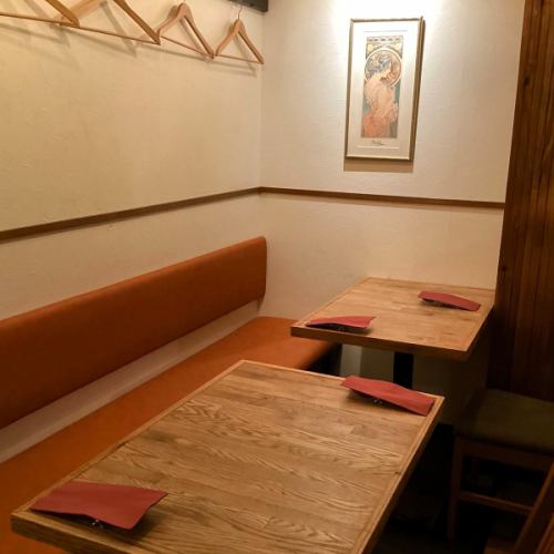 全席落ち着いてお座りいただけるテーブル席！ゆったりとおくつろぎいただけます。