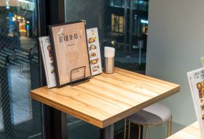 【人形町ハシゴ楼】全国から集まった新進気鋭の飲食店が一堂に会す、５階建ての飲食横丁「ハシゴ楼」にホンデポチャが満を持してNEWOPEN♪お席はカウンター～テーブル席をご用意しており一人様・女子会・会社帰りのサク飲みなど様々なシーンで韓国料理をお楽しみいただけます!。