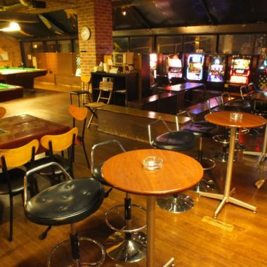 You can enjoy darts with a high chair seat on a round table ♪