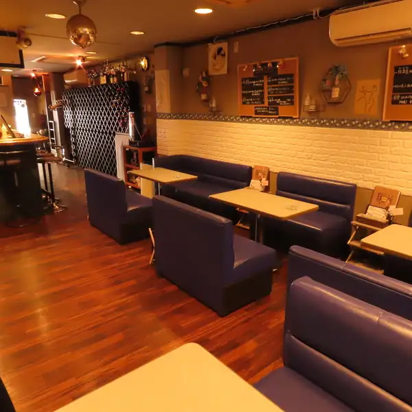 【◇15~20名様で貸切OK!◇】当店は15~20名様で、お店貸切でのご利用も可能です!周りを気にせず、こだわりの一品料理、種類豊富なお酒とともに、大切な人達と思い切り楽しい時間をお過ごしいただけます。電話か店頭にてご予約を受け付けておりますので、ご予約の際にリクエストがあれば、お気軽にどうぞ!