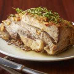 “丰洲特大号蒜蓉烤金枪鱼柳套餐” 2,200日元/人 特大号金枪鱼柳 1,500日元 <共6道菜>