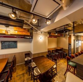 [Table seating: 1 table for 4 people] The bright lighting and stylish atmosphere make this seating area exceptionally comfortable.Our open seating area, offering a panoramic view of the entire restaurant, is perfect for small gatherings such as girls' nights out or mom's get-togethers! Enjoy our signature dishes and create unforgettable memories.