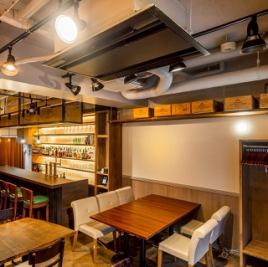 [Table seating: 1 table for 5 people] The comfortable white chairs are generously sized, allowing you to stretch out and relax.Additionally, there are coat racks conveniently located right next to your seat, ensuring comfort even on days when you have a lot of luggage or a coat.Please feel free to use our restaurant for meals with your loved ones and friends, as well as for celebrating special anniversaries and other important occasions.