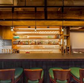 [Counter seats: 6 seats for 1 person] These are hidden gems, perfect for customers who want to enjoy a quick drink alone after work, or for adult dates.Even if you're a woman dining alone, feel free to come in and enjoy our signature dishes and wines in a bright, stylish, and homey atmosphere.