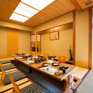 The sunken kotatsu seats on the 3rd floor are completely private rooms.The elegant decorations are attractive, such as the rooms where you can enjoy your meal while looking out at the garden.It is also ideal for dining with important people, and business scenes such as entertainment, meetings, and business negotiations.3